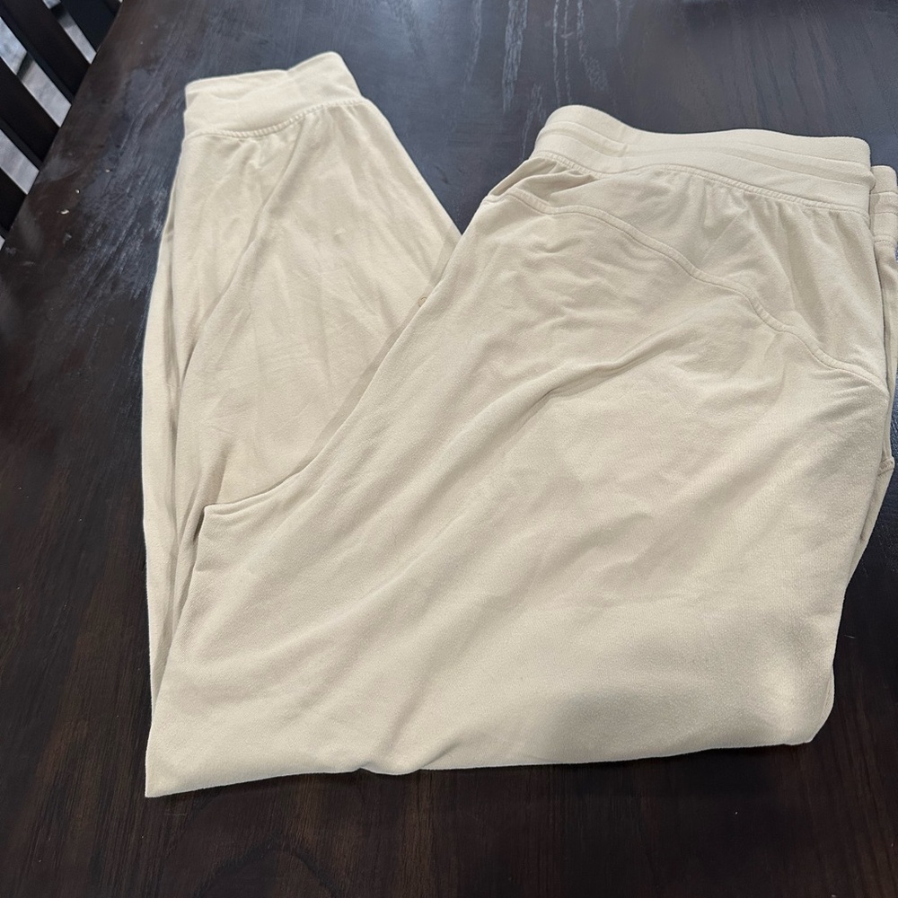 Lululemon joggers size 16
